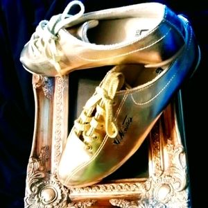 💥L.A. GEAR - Women's Size 6 Gold Sneakers